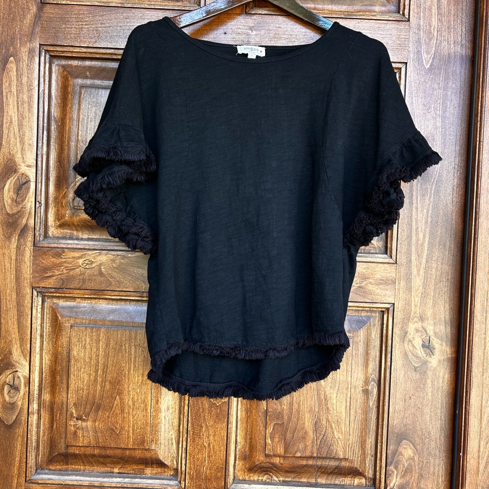 Umgee Black Fringed Sleeve Blouse